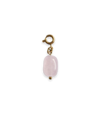 Noomi Charm lukolla